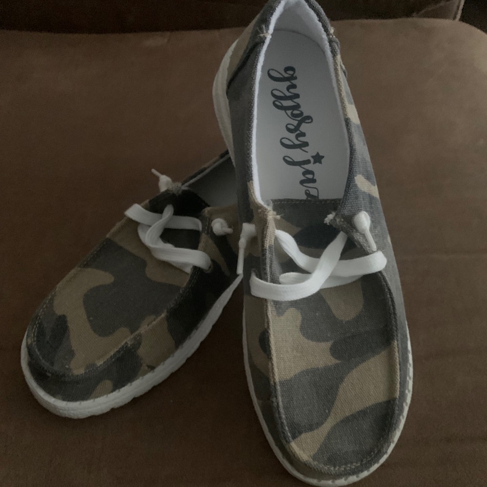 Camo canvas shoes